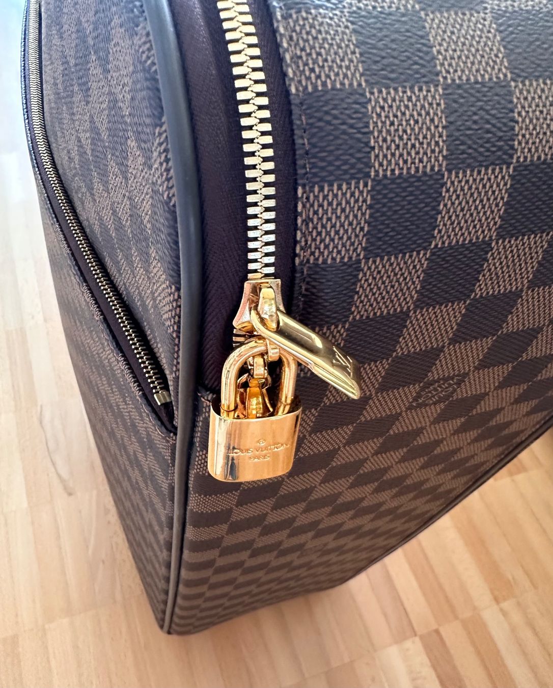 Louis Vuitton Valigie: Luis Vuitton Trolley Koffer, wie neu – Nuovo (secondo la descrizione) da Küsnacht ZH venduto da Harobed18 5
