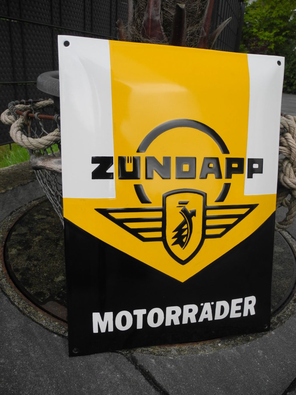 Zündapp Insegne: ZÜNDAPP MOTORRÄDER  EMAIL – Usato da Reinach AG venduto da Huckleberrysix