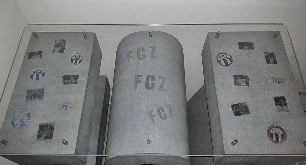 Tische: FCZ-Stehtisch / Unikat – Gebraucht aus Wallisellen von nico08h 1