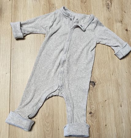 Baby Strampler H&M gerippt Baumwolle Grösse 62