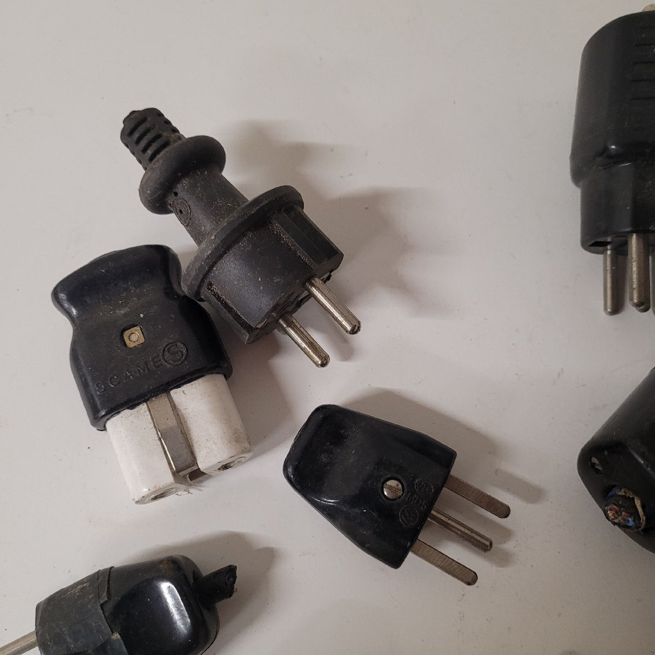 Spine: diverse alte stecker altes elektromaterial – Usato da Reichenburg venduto da AK_78 5