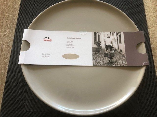 Teller: STAUB ASSIETTE DE SERVICE 30 CM NEUF – Neu und originalverpackt aus Bernex von eunicefitz