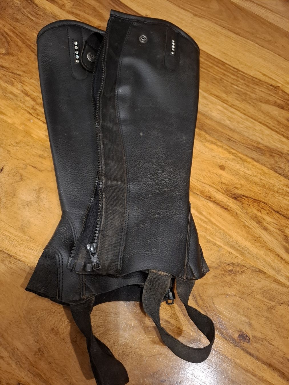 Uniformi: Reitchaps mit Glitzersteinen Grösse S – Usato da St. German venduto da Neuwelt