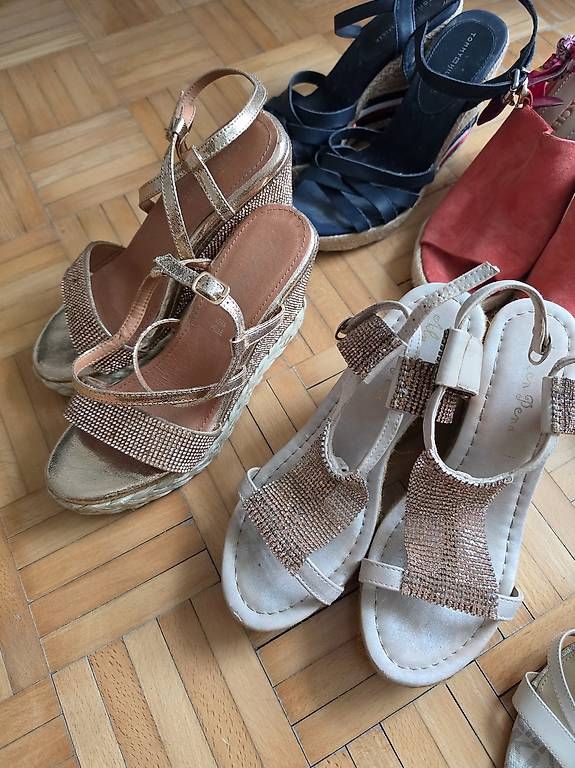 Scarpe da donna: Verschiedene Schuhe 25 chf je – Usato da baar venduto da aureliaba 4