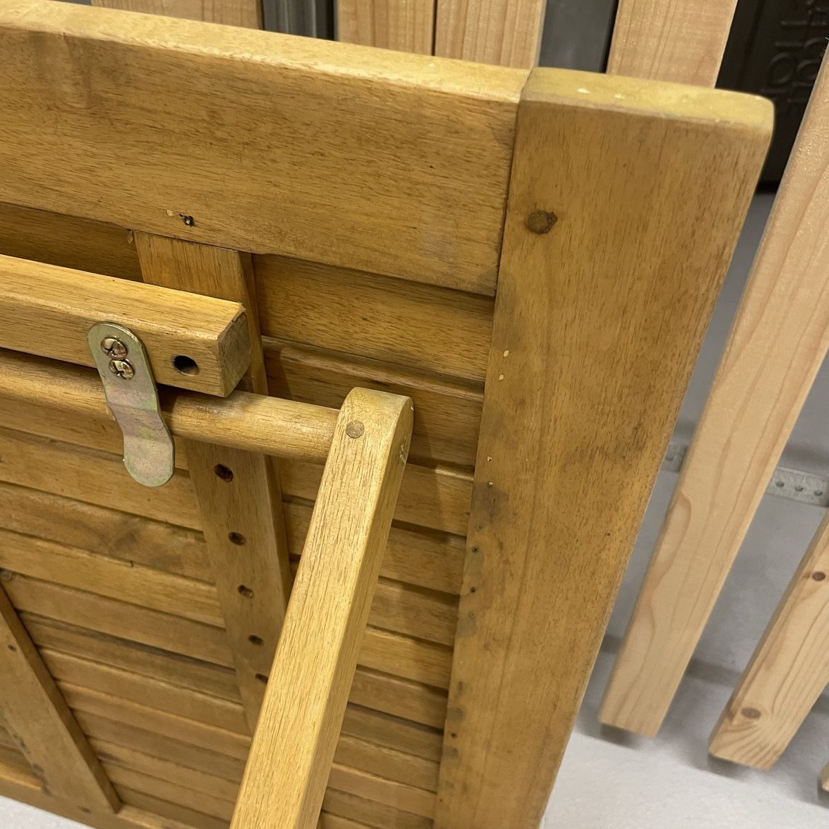 Tavoli: Holztisch Klapptisch Gartenmöbel Holz – Usato da Utzenstorf venduto da beatrice.ch 3