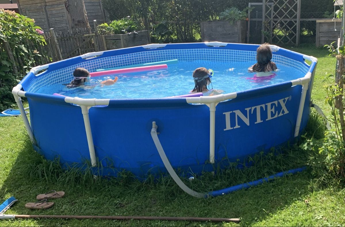 Piscine: Intex Pool Frame Set, 305 x 76cm - Badespass pur! – Usato da Schwanden GL venduto da Cicala 1