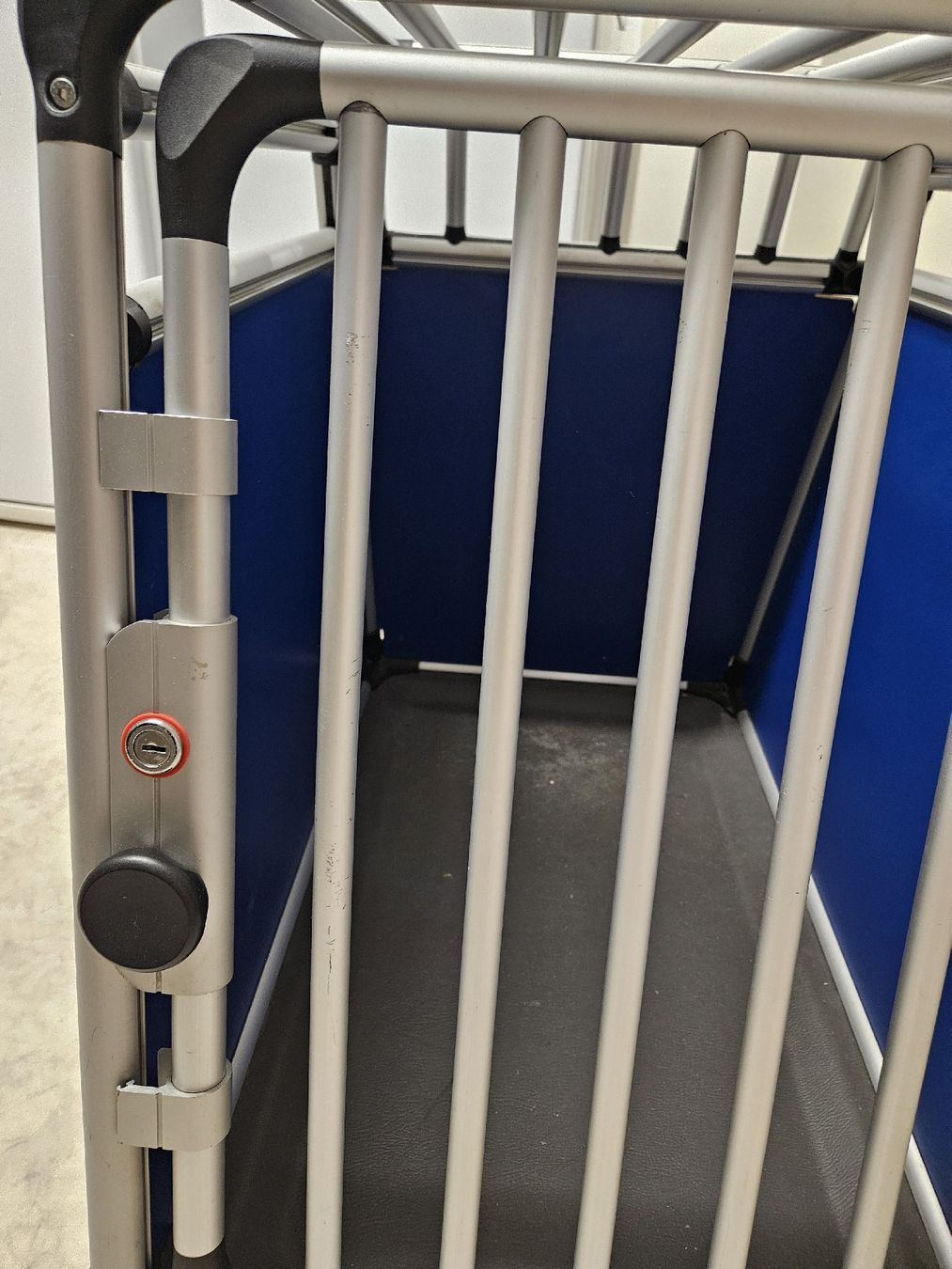 Niches, paniers: 4Pets Hundebox Transportbox – D'occasion à Mellingen par Okieh 5