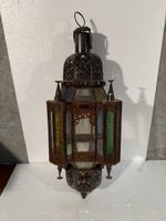 Lanterne marocaine ancienne en métal et verre colore
