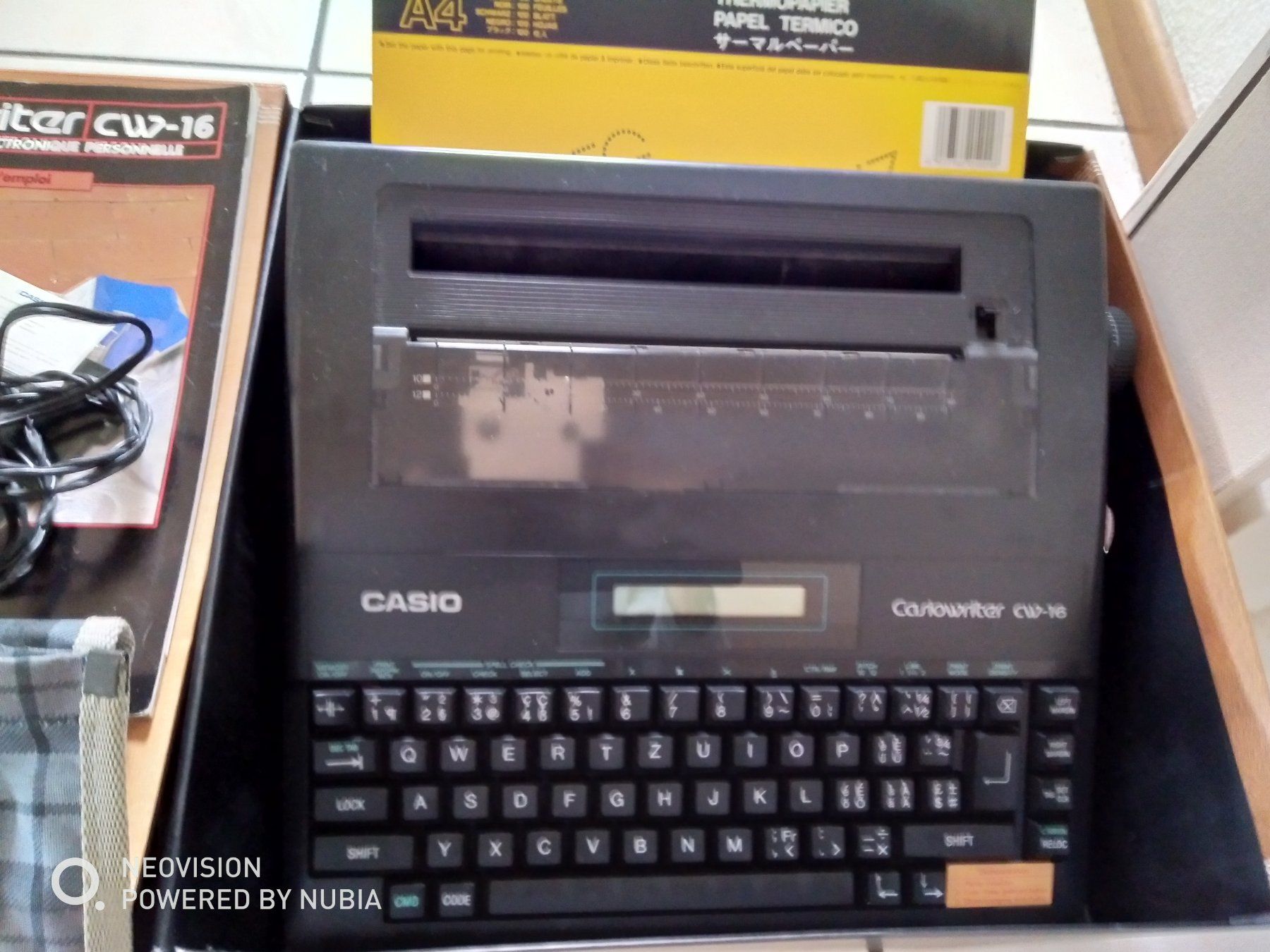 Schreibmaschinen: CASIOWRITER CW 16 electronic typewriter Swiss keyboard – Gebraucht aus Chiasso von  1