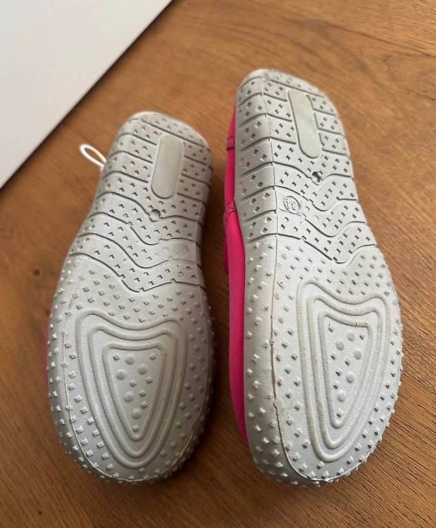 Scarpe per ragazze: Badeschuhe pink (Gr. 34) – Usato da Endingen venduto da country_family 1