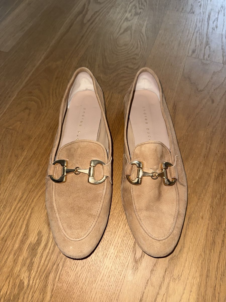 Chaussures femmes: Beige Suede Loafer – D'occasion à Bottmingen par Itsclaire 1