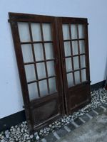 Paire de portes anciennes vitrées, parfaites pour rénover!
