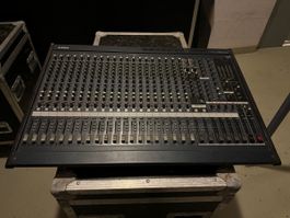 Yamaha mixing console MG24/14FX