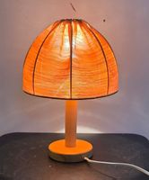 Wunderschöne Holz-Tischlampe mit Stoffschirm