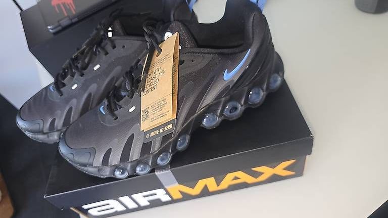 Nike Scarpe da uomo: Nike air Dn 45 neuve – Usato da Estavayer-Le-Lac venduto da zazadavidson
