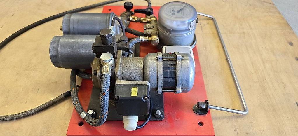 Pompes diesel & de transfert: Kraftstoffpumpe m.Kraftstoffzähler, Filter& Wasserabscheider – D'occasion à Unterägeri par R_66 4