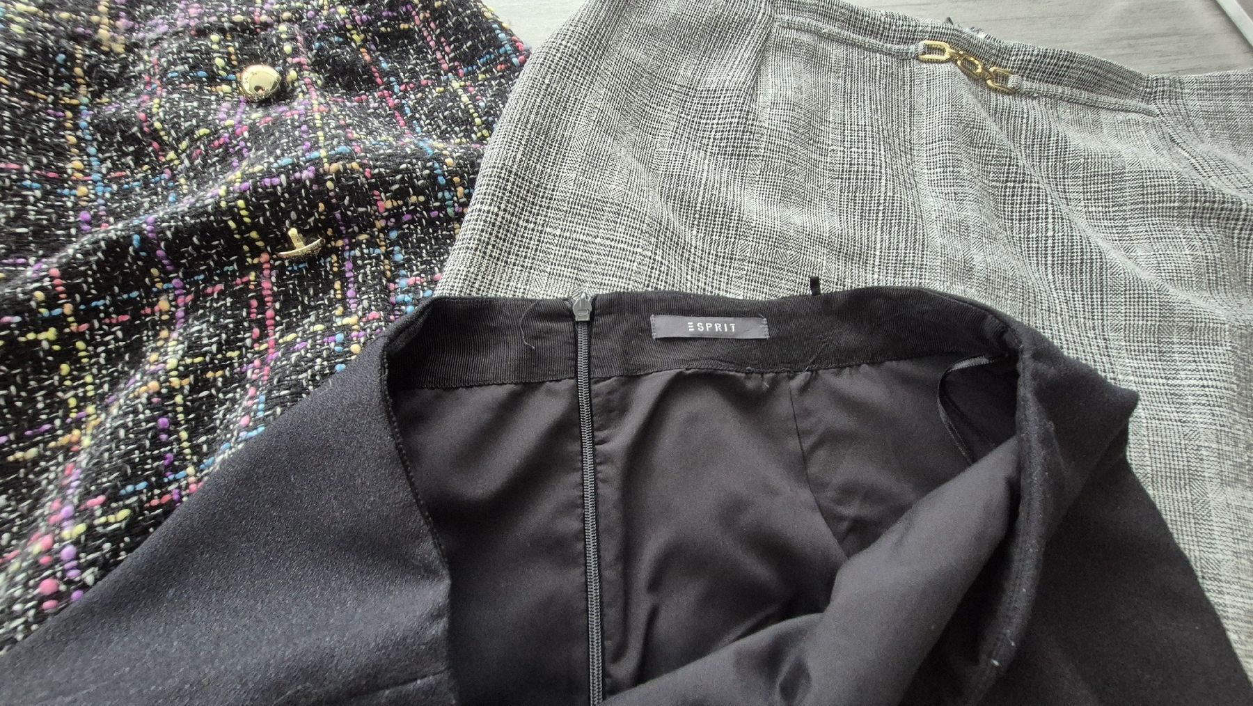 Esprit Gonne: 3 gonne nuove Esprit, H&M... – Nuovo (secondo la descrizione) da Riazzino venduto da RagusaM 1
