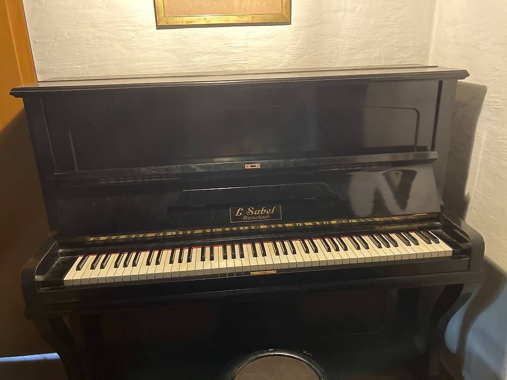 Musikinstrumente: Piano zu verschenken S.Sabel – Gebraucht aus Bern von harlo