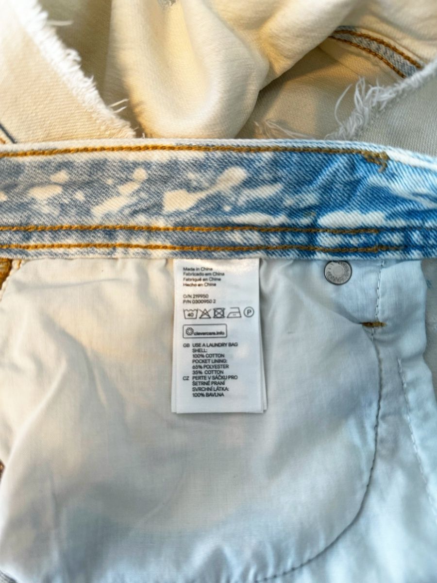 H&M Jeans: Denim High waist Shorts Grösse 42 – Nuovo (secondo la descrizione) da Eglisau venduto da Brewster1 4