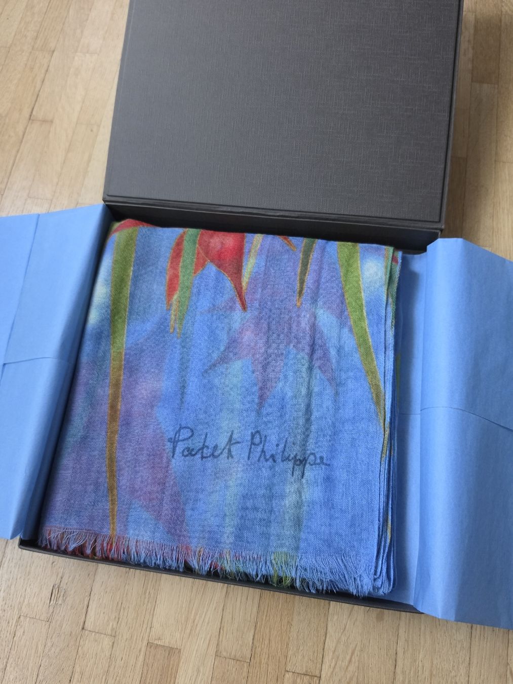 Patek Philippe Foulard & Sciarpe: patek philippe scarf – Nuovo e nell'imballaggio originale da Genève venduto da Gondola