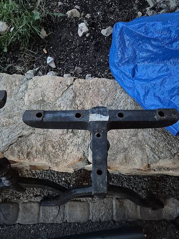 Sonstiges antikes Mobiliar: 2 pieds de table en fonte  – Gebraucht aus La Chaux-de-Fonds von vorlure 2