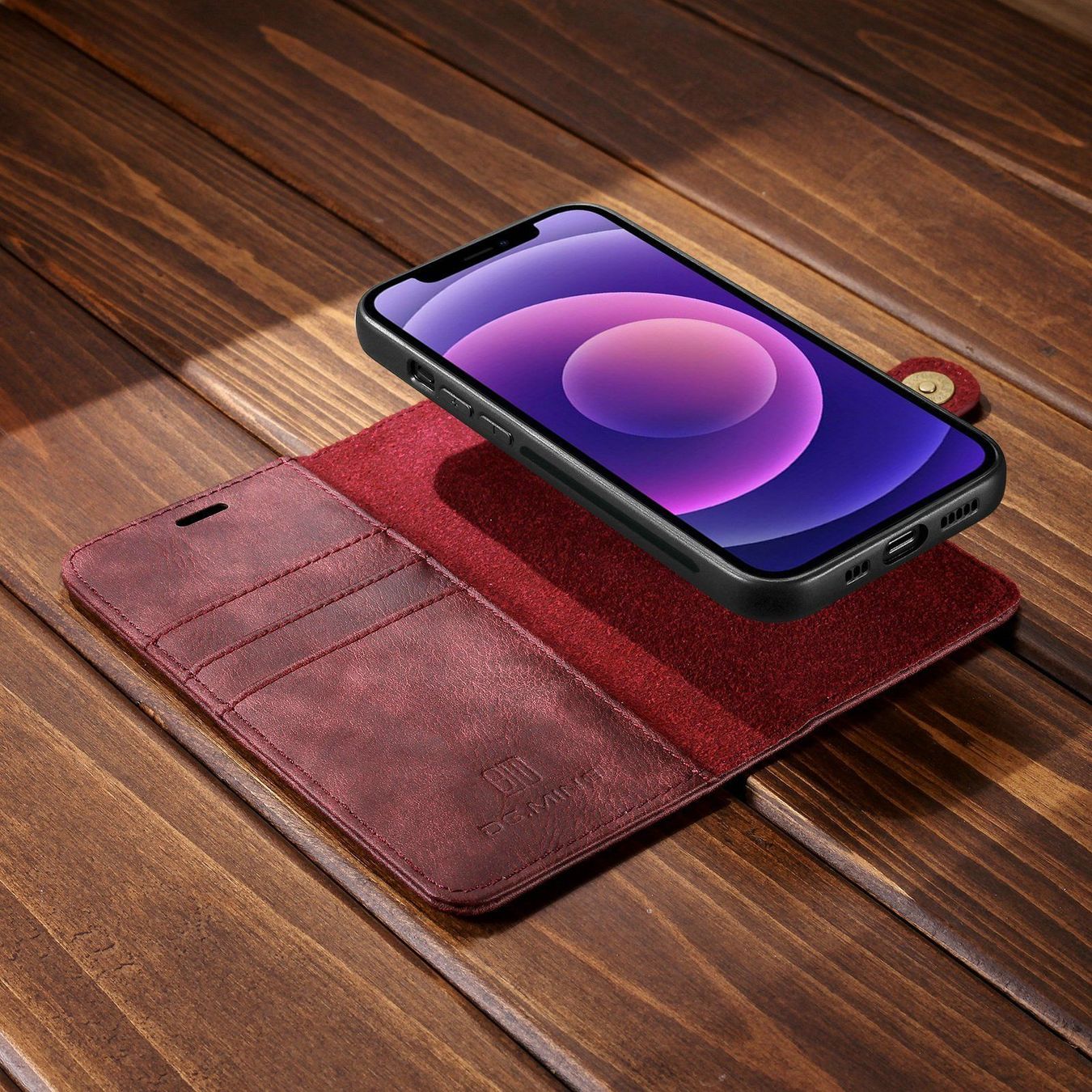 Covers & Schutzfolien: iPhone 13 - étui support portefeuille séparable rouge – Neu und originalverpackt aus Morges von DigiAC 3