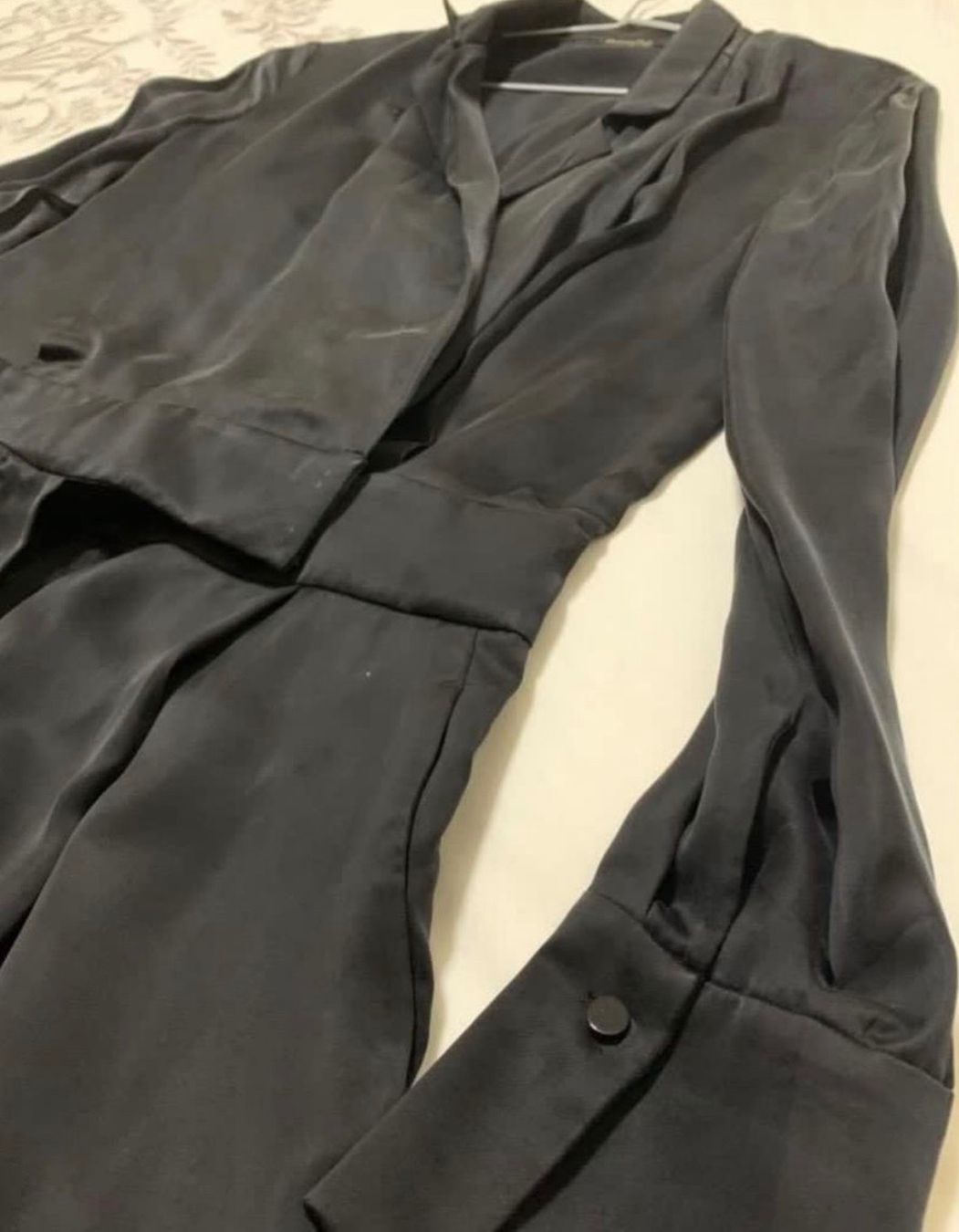Massimo Dutti Tute: Massimo Dutti Elegant Black Jumpsuit / Playsuit – Usato da Zürich venduto da Curated.Chapters 2