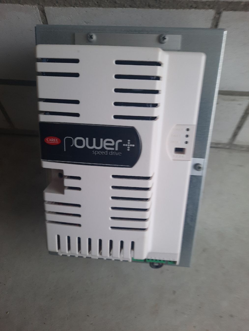 Componenti elettronici: Carel PSD0022400 Power + Geschwindikeith Drive – Usato da Niederuzwil venduto da Luksa2208