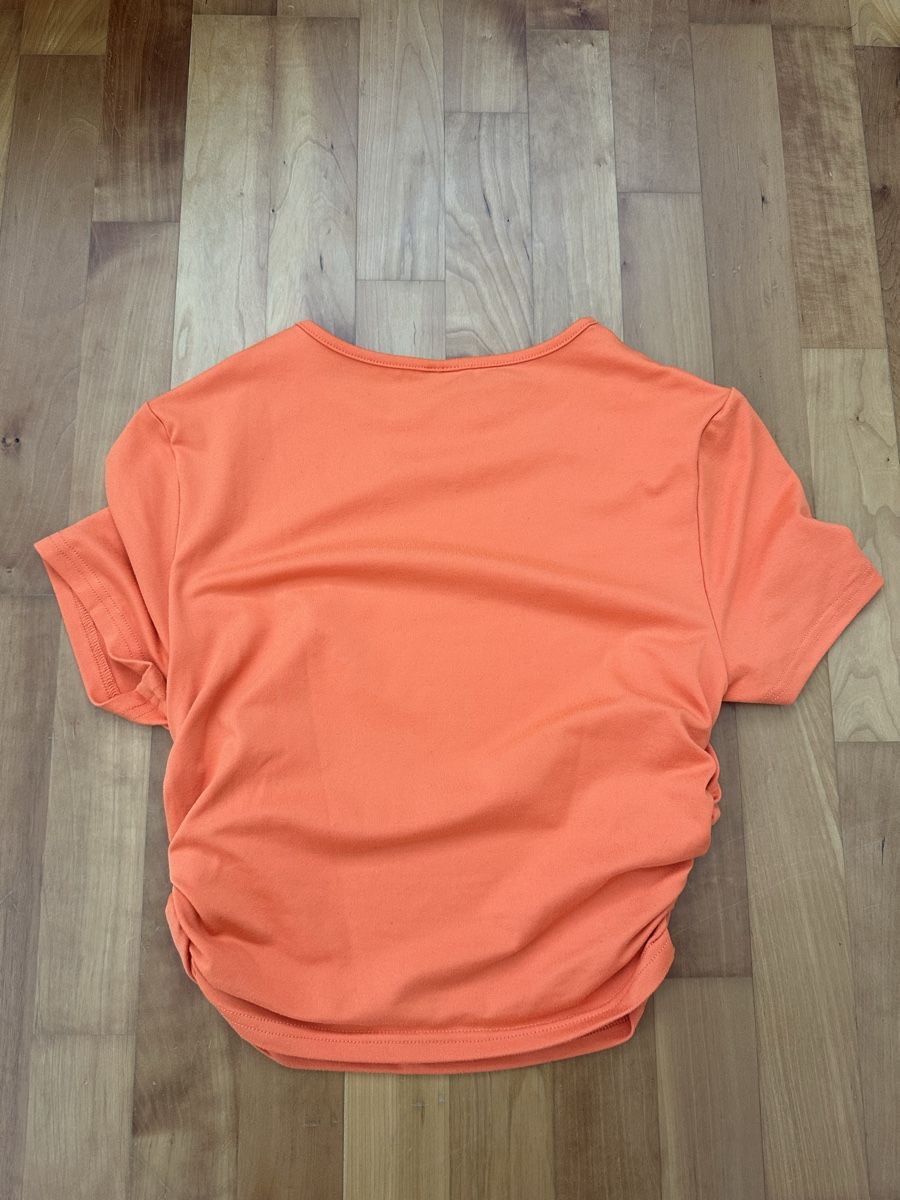 Shein T-shirts: oranges Tshirt – Neuf (Voir description) à Romanshorn par ila_2nzf 1