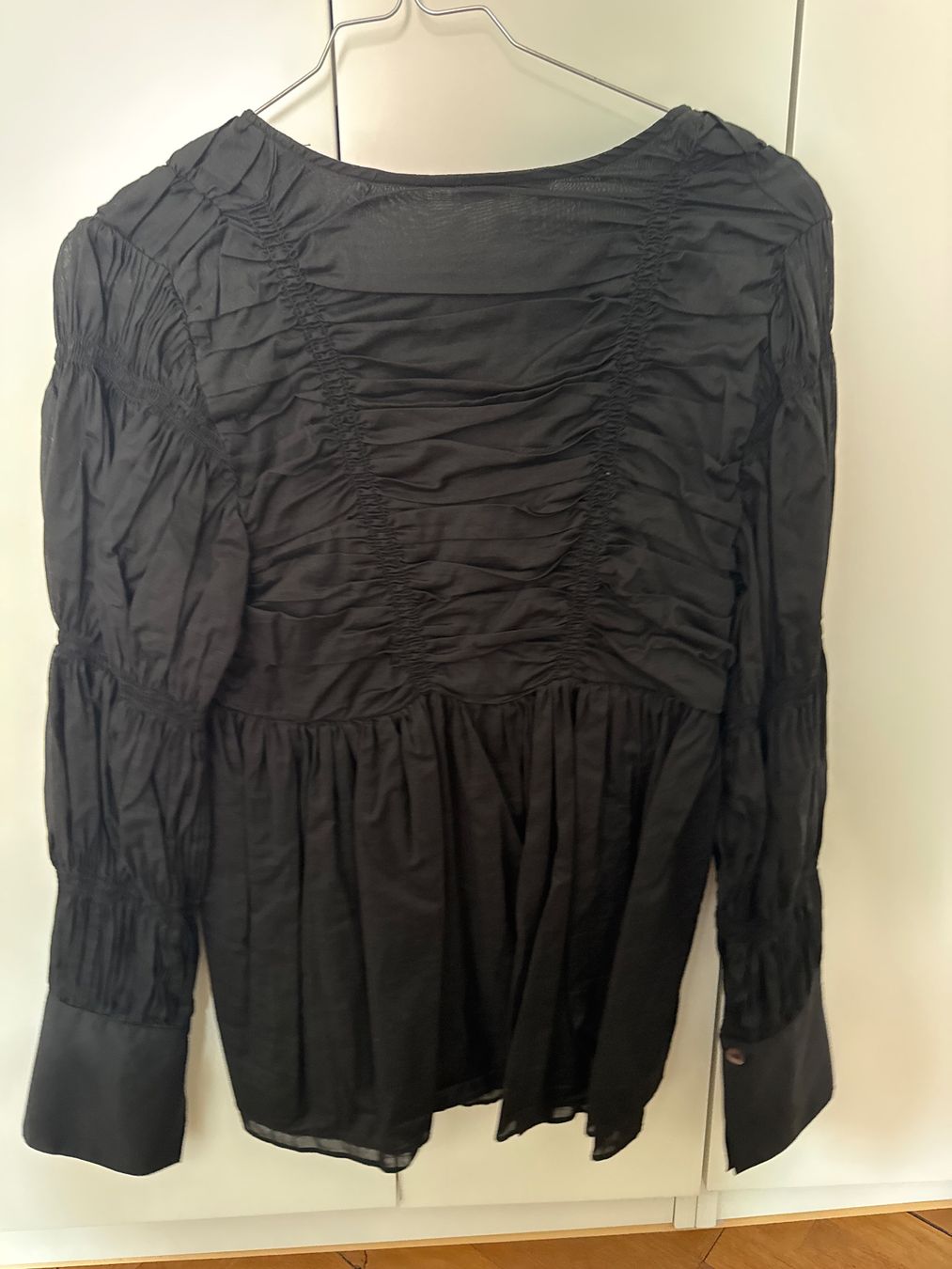 Zara Chemisiers: Zara Bluse mit elastischem Plissee in Schwarz – Neuf (Voir description) à Meilen par Emma_321 5