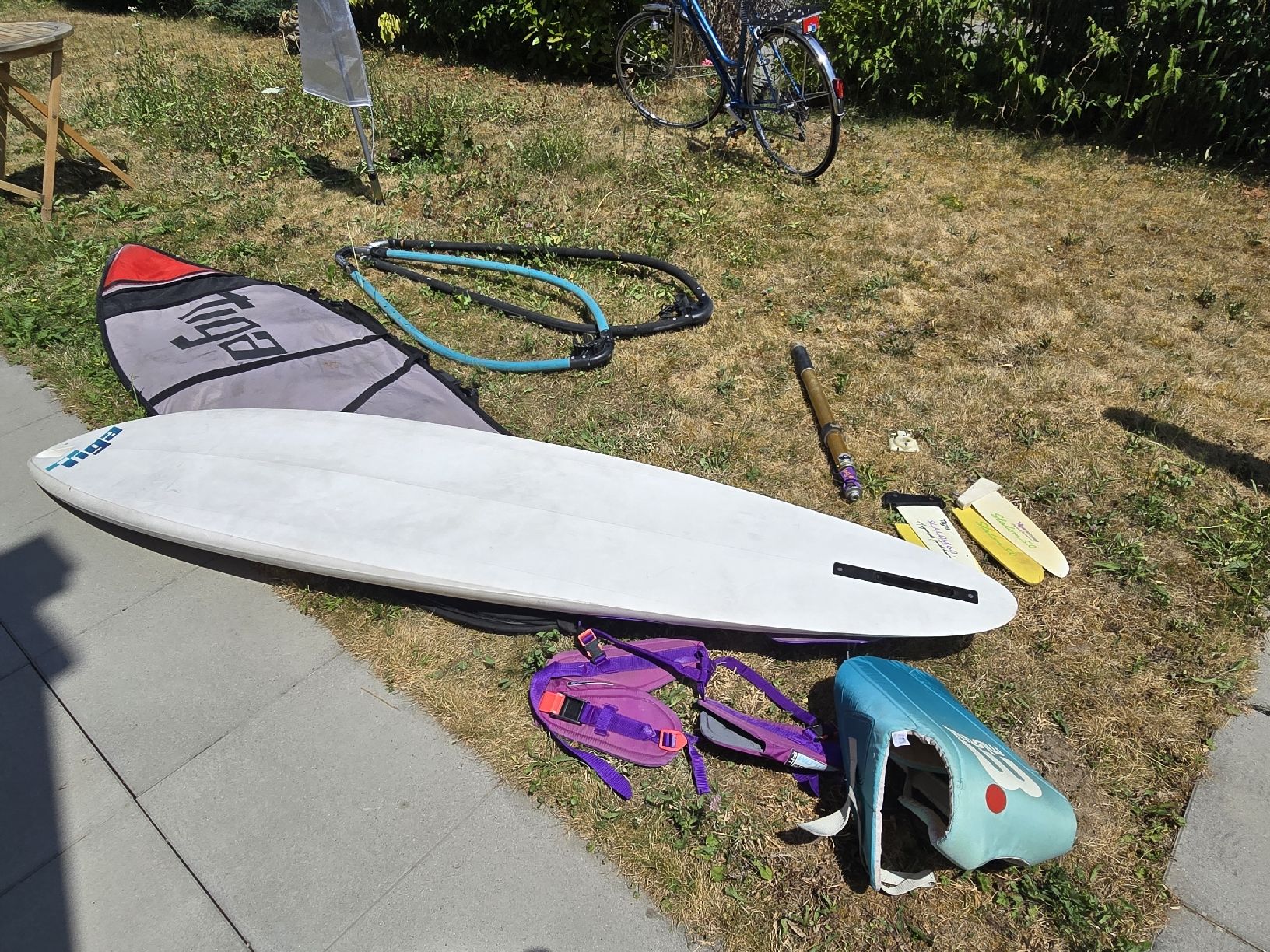 Tavole da surf e di nuoto: Planche à voile Tiga, ailerons, harnais – Usato da Fribourg venduto da Fbh 1