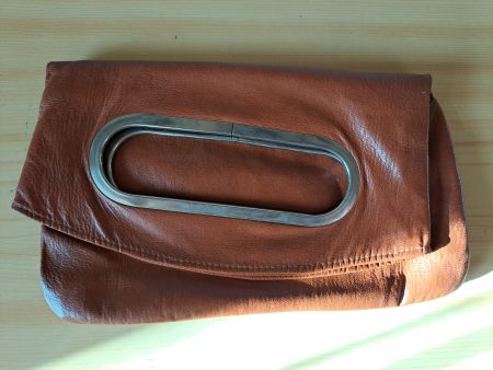 Sac de soirée en similicuir marron anse métal vintage