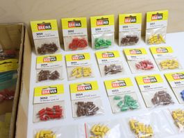 BRAWA Modellbahn Stecker & Muffen - ca. 250 Stück - Neu