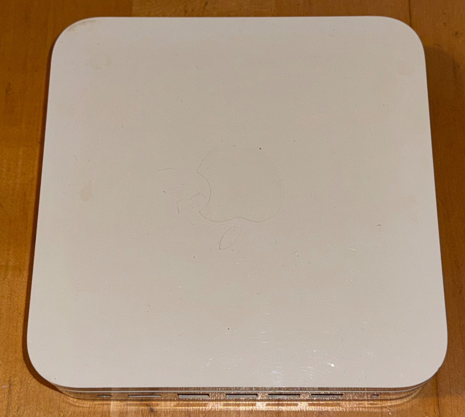 Apple Modem & Router: Apple Airport Base Station A1143 – Difettoso da Unterengstringen venduto da NOISE 1