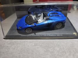 Voiture miniature Lamborghini Aventador Roadster bleu