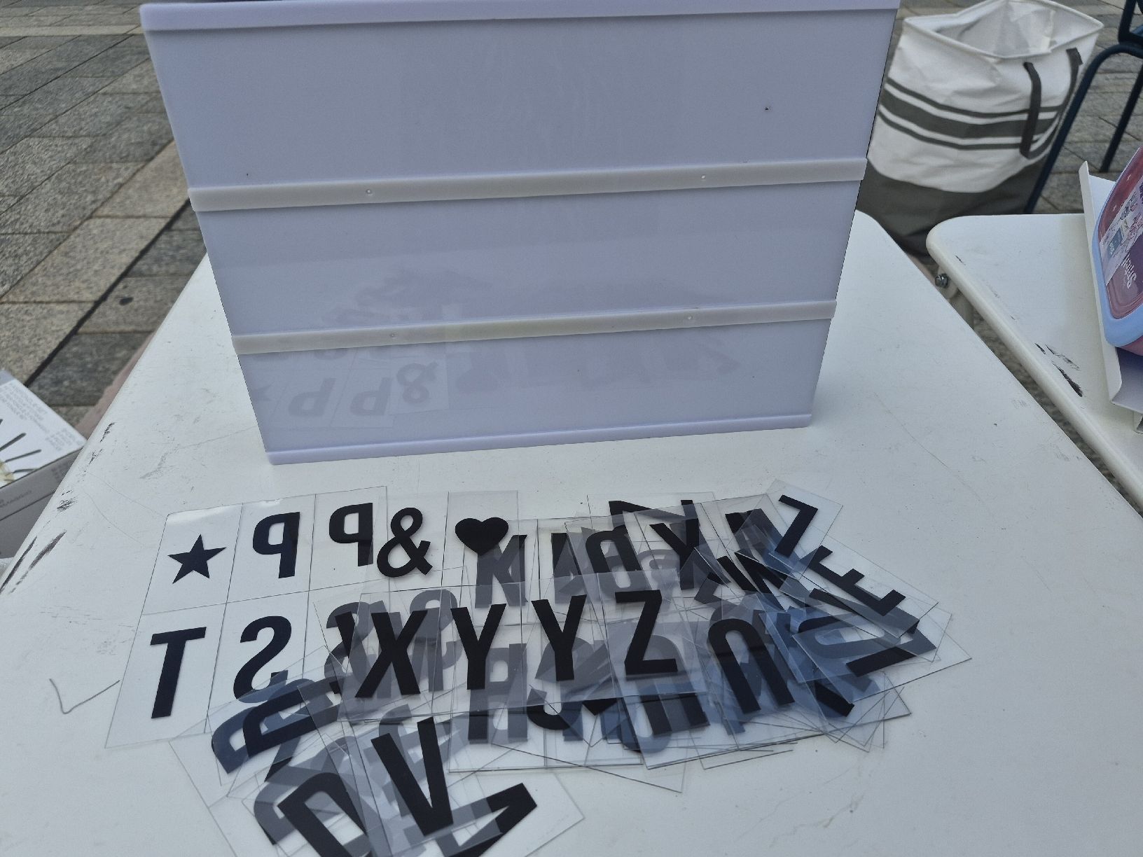 Toutes les décorations: Leuchtkasten mit Buchstaben Set neuwertig – D'occasion à Adliswil par Ci5671 1