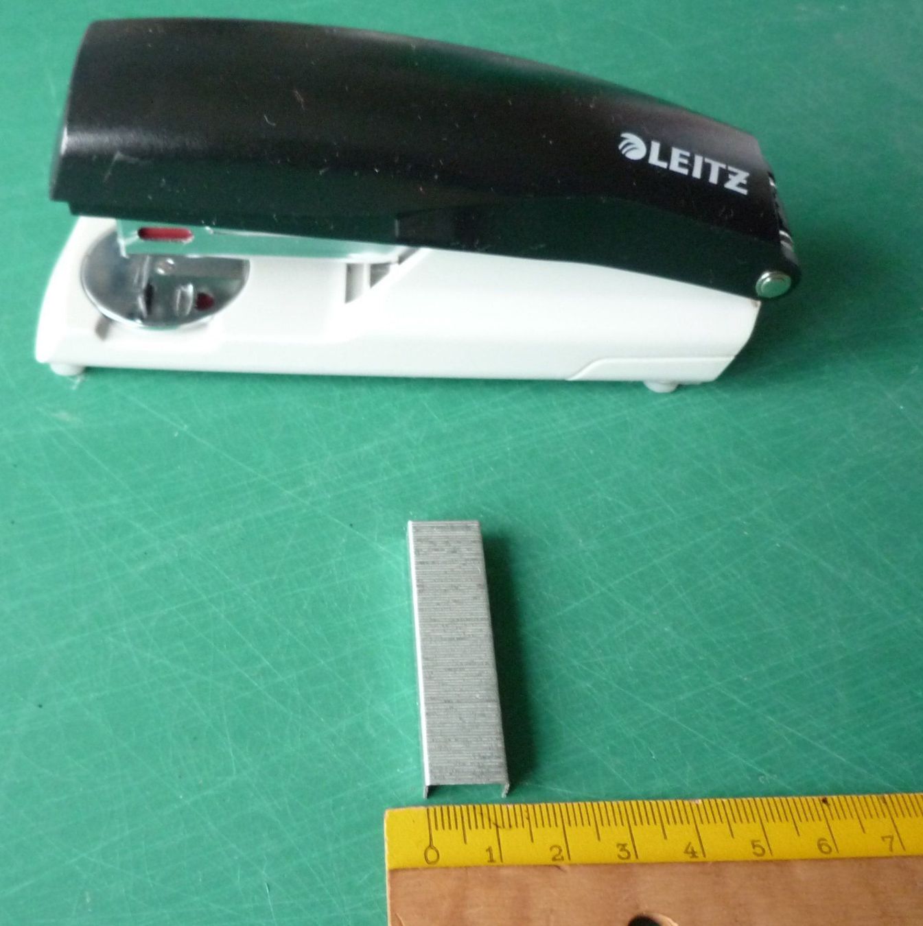 Leitz Macchine rilegatrici: "Leitz" Bostitch, schwarz – Usato da Rafz venduto da Sonnenblume305 3