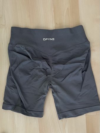 Sporthose DFYNE kurz grau Grösse S neuwertig