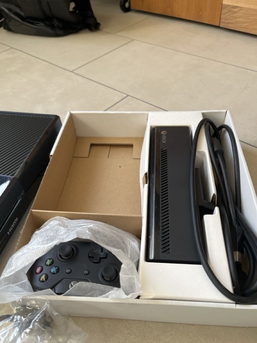 Microsoft Console: Microsoft Xbox One Konsole mit Kinect, Controller & OVP – Un – Usato da Hausen AG venduto da SA283 2