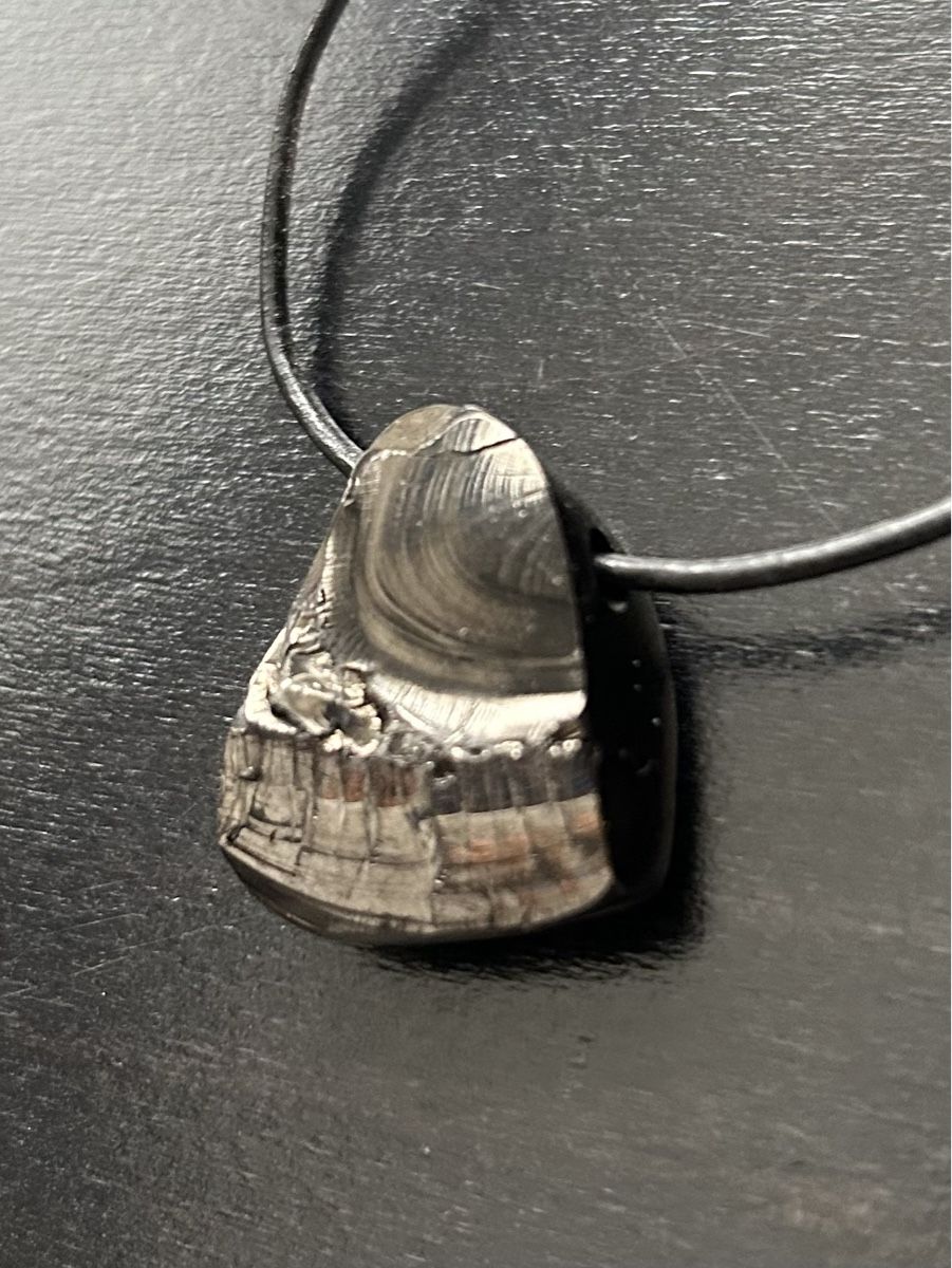 Minerali & Pietre curative: Edelschungit Anhänger 2.5 x 3 cm – Nuovo e nell'imballaggio originale da Widnau venduto da dan_hrm2 3