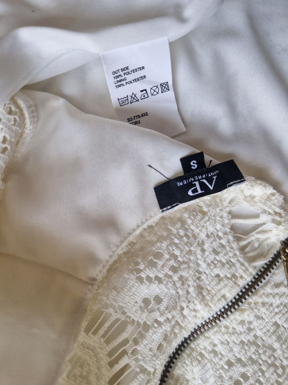 Kleider: Kleid in S aus Spitze – Neu (gemäss Beschreibung) aus Küsnacht ZH von 2011_ 5