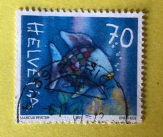Nr.1027 GESTEMPELT Regenbogenfisch allein unterwegs 2001  ﻿