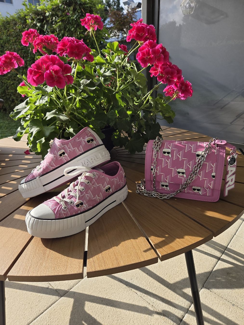 Karl Lagerfeld Damenschuhe: Karl Lagerfeld Sneaker Rosa Grösse 37 – Gebraucht aus Bülach von Recherchieren 1