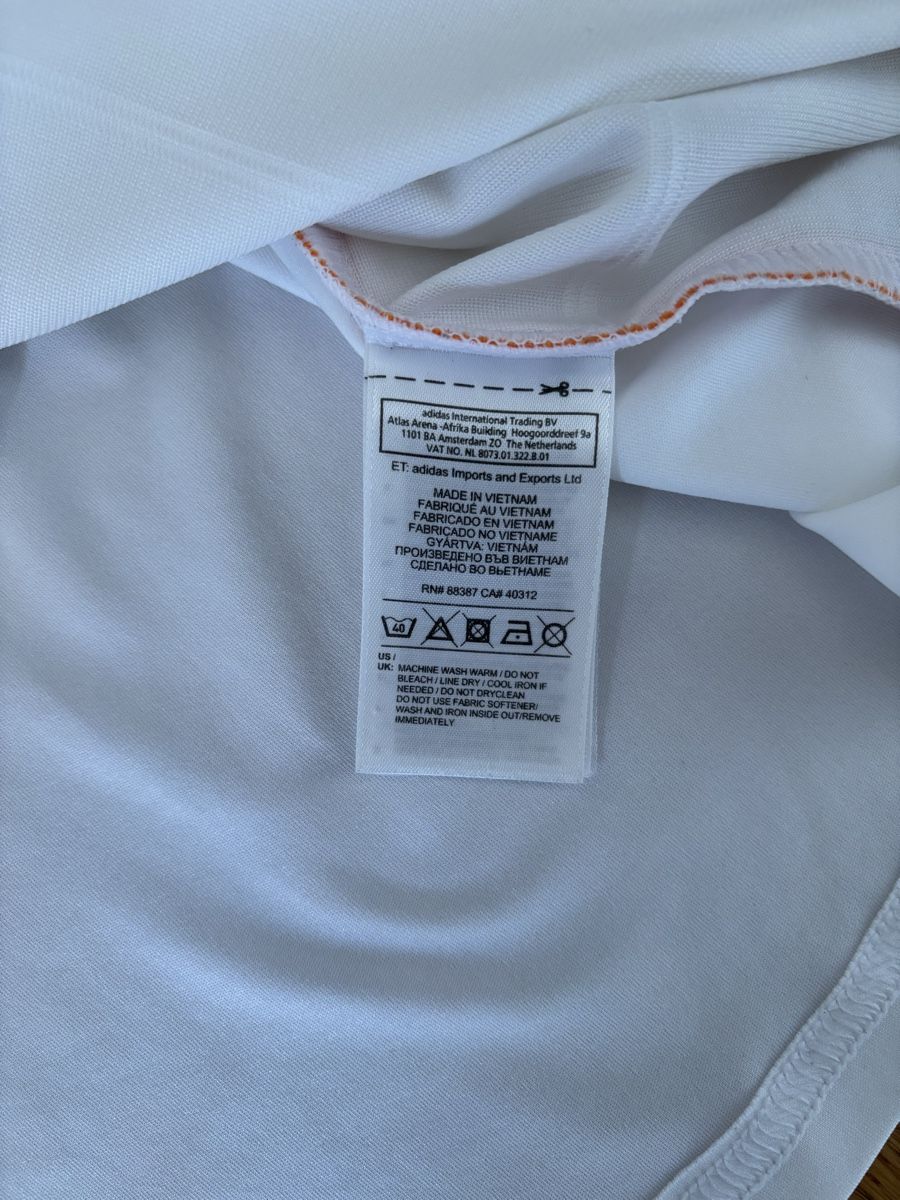 Real Madrid Canottiere & Pantaloni: Real Madrid Trikot Benzema – Usato da Zürich venduto da ChampShirts 8