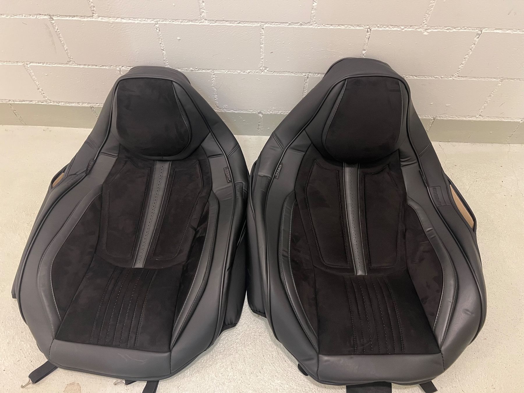 Toutes les pièces détachées: Autositzbezüge AIRBAG Universal Schwarz – D'occasion à Reichenburg par ValeR07 2