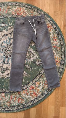 Graue Herren Jeans Grösse 30/30- Perfekt für den Herbst!