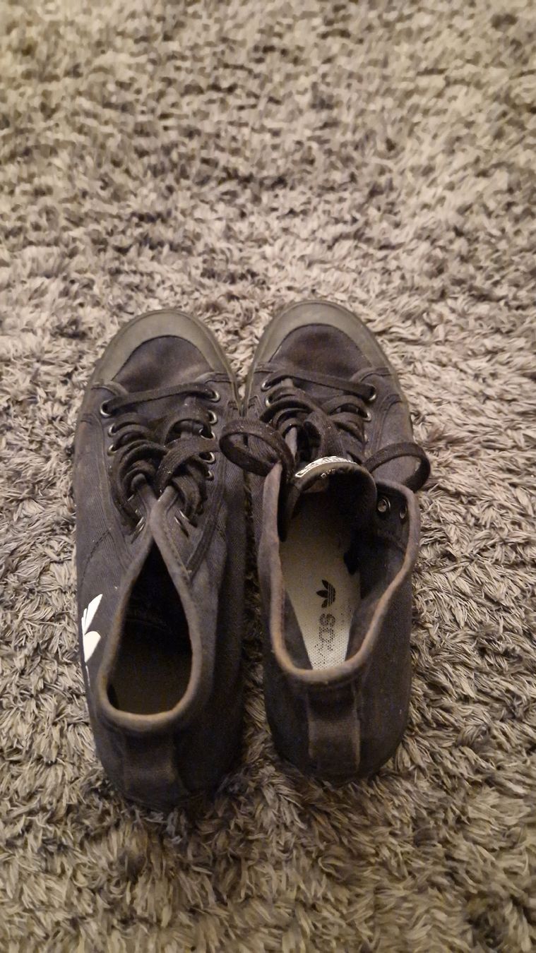 Chaussures hommes: Adidas Sneakers Schwarz Grösse 44  – D'occasion à Winkel par Luukas.81 1