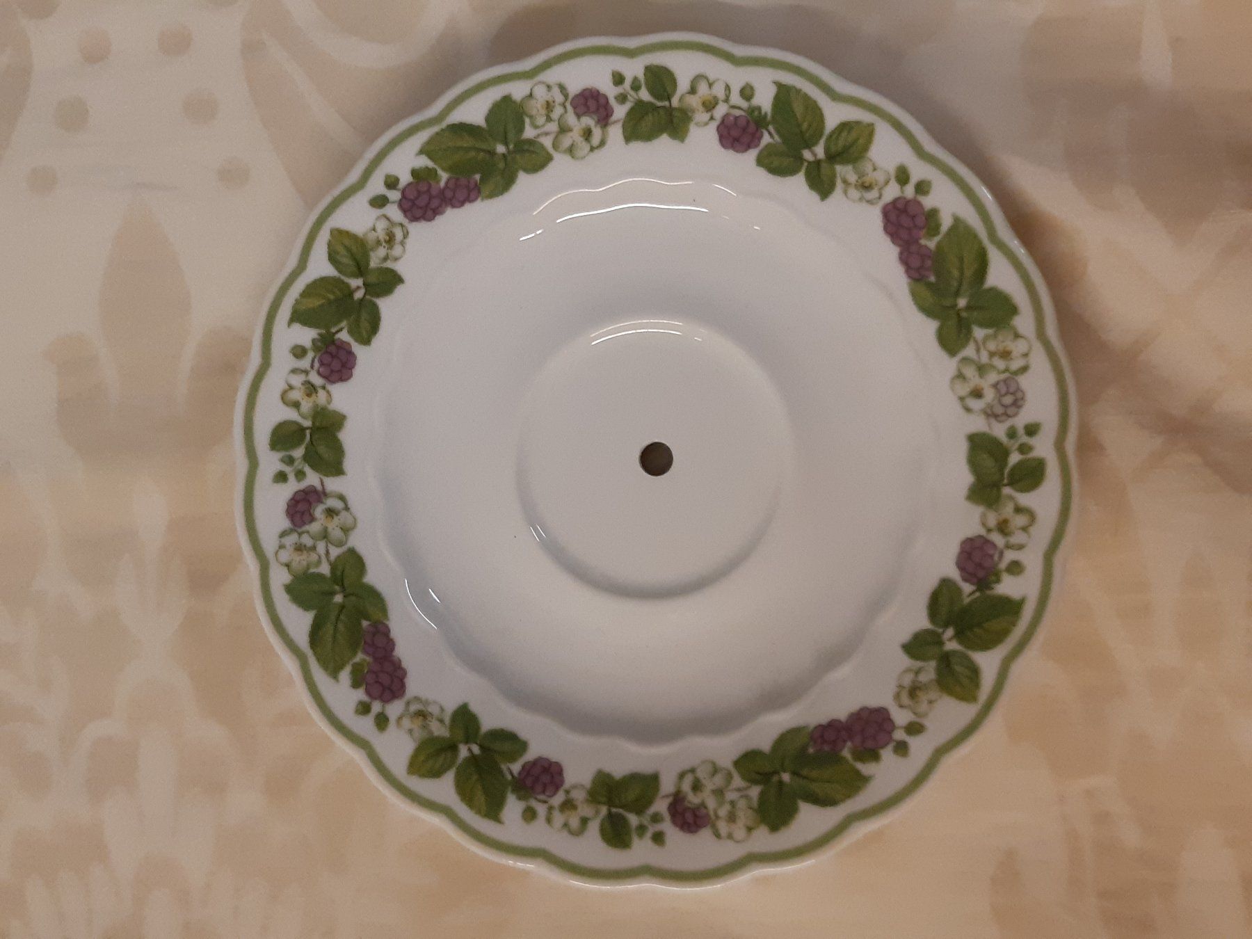 Piatti di portata: verschiene farbige Etagere – Usato da Studen SZ venduto da Handwerkstatt9698 4