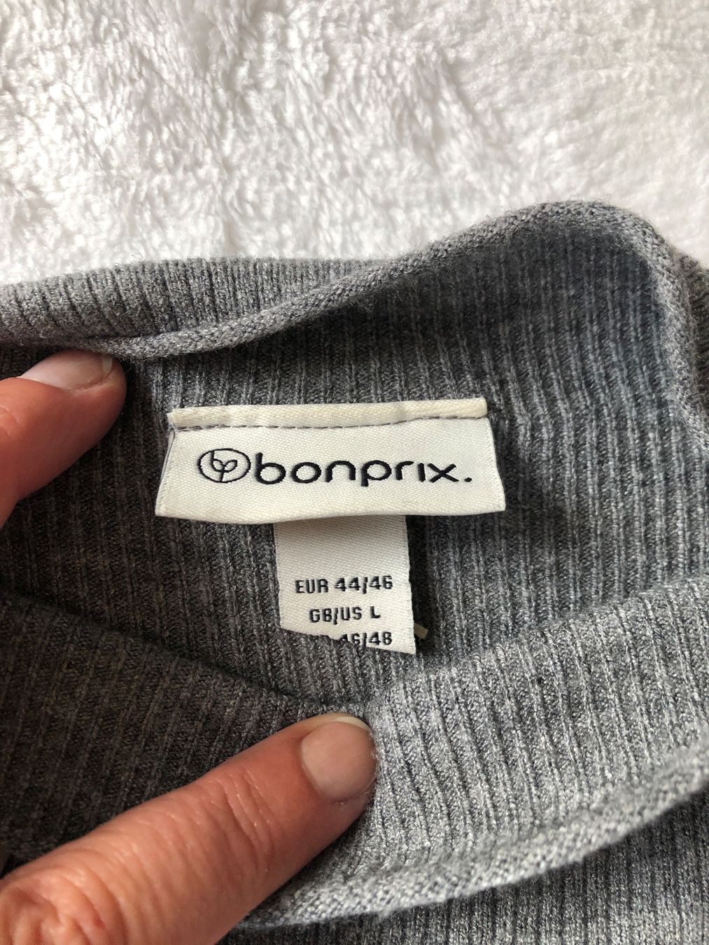 Pullover & Sweatshirts: Damen Pullover gerippt grau Stehkragen – Gebraucht aus Arlesheim von leyRum4.5 6