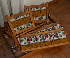 Puppenwiege aus Holz mit Stoff, Vintage